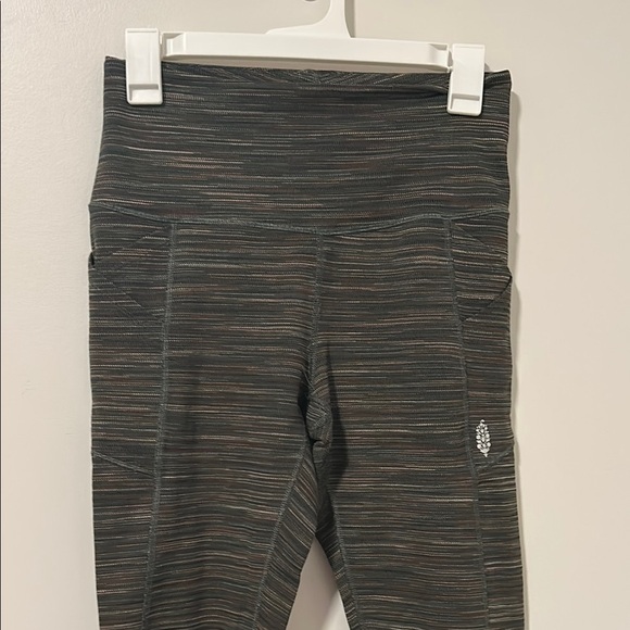Free People Movement Roll Out Yoga Legging Green Size Medium Athletic Workout - Picture 2 of 6